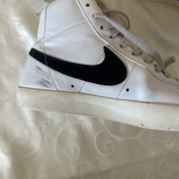 Nike women’s Blazer Mid  ’77 white and black - Picture 4 of 5